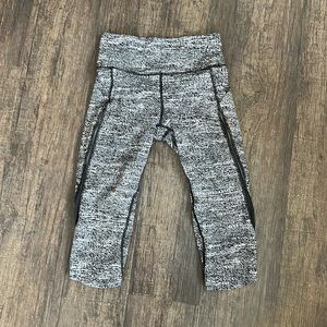 Lululemon cropped leggings size 6